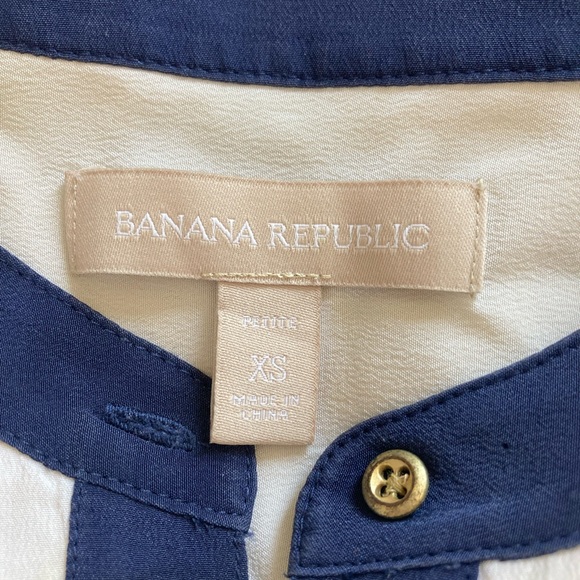 BANANA REPUBLIC White Blouse with Blue Trim - Picture 3 of 3